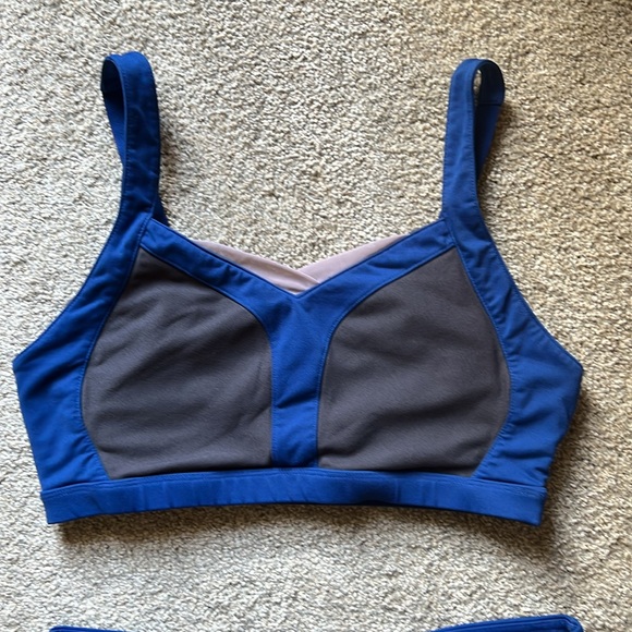 Fabletics Set Sports Bra Shira w/Matching Leggings Royal Blue Gray Mesh Pocket - Picture 2 of 16